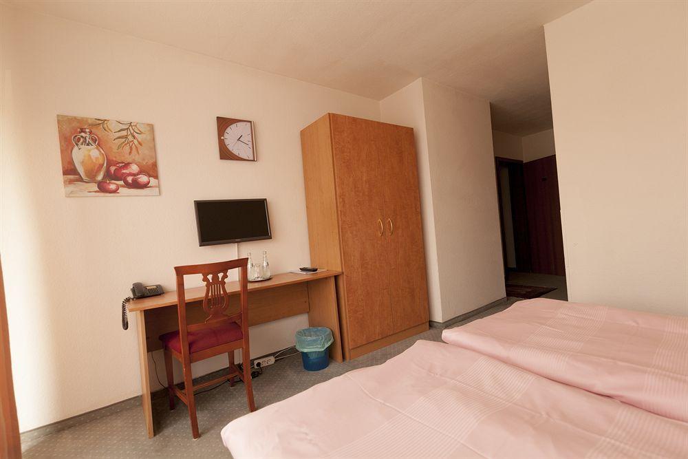 Hotel G & L